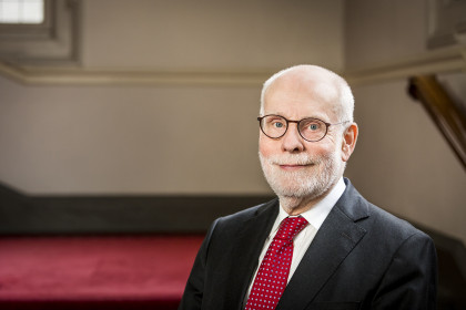 Photo portrait du chef d'orchestre Ton Koopman