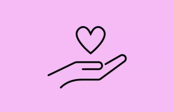 Un fond rose sur lequel une main soutenant un coeur apparait
