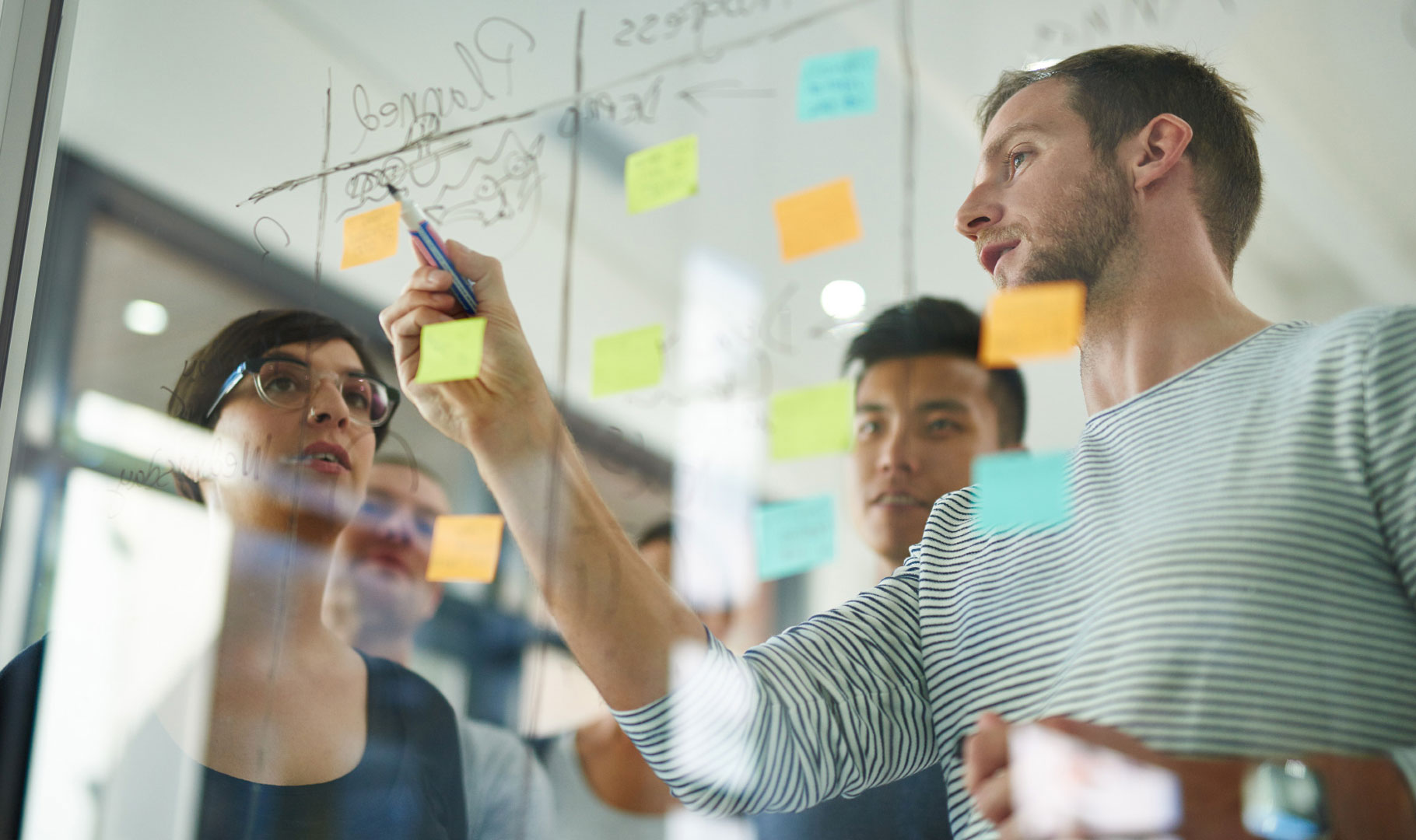 Etudiants travail collaboratif