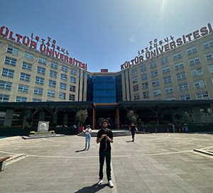 Témoignage out - Istanbul - Sami Rekaibi - Université
