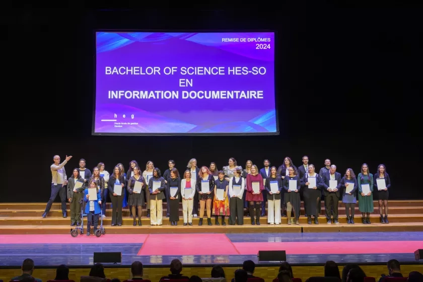 Ensemble des diplômé-es 2024 de la filière Information documentaire Ensemble des diplômé-es 2024 de la filière Information documentaire