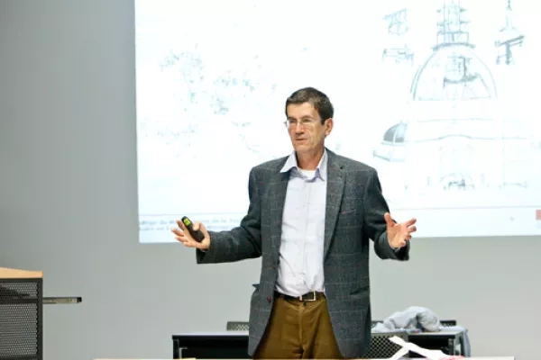 Dominique Foray, Chaire d'Economie et Management de l'Innovation, Collège du Management de l' EPFL, 10.11.2011, conférence sur «  L'industrie du luxe et l'économie de la connaissance ». Copyright Yunus Durukan