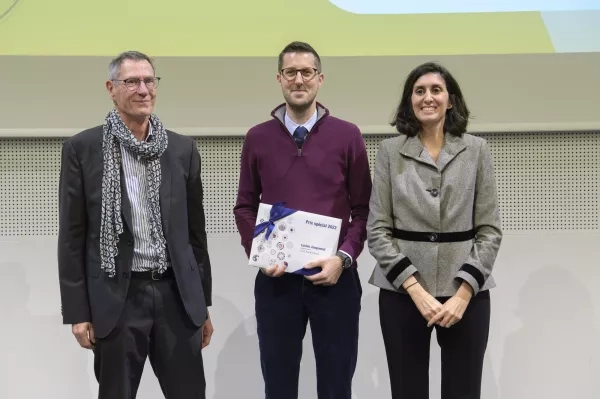 Prix remis par Sabrina Jelicic & Johb Eric Beard co-directeurs du programme de formation continue au nom de The Institute of Internal Auditors Switzerland.