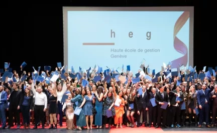 Ensemble des diplômé-es 2022 de la Haute école de gestion Genève