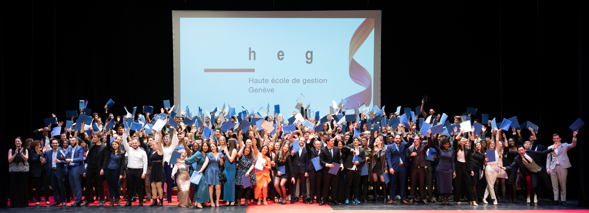 Ensemble des diplômé-es 2022 de la Haute école de gestion Genève
